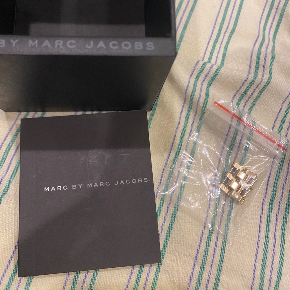 Marc by Marc Jacob’s Gold Women’s Watch - Picture 4 of 5